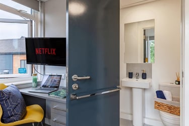 1 bed studio, Cromwell Range, Victoria Park, Manchester, M146FQ - Image 4